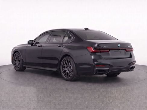 Used 2022 BMW 740i xDrive w/ M Sport Package AWD/4WD image 5