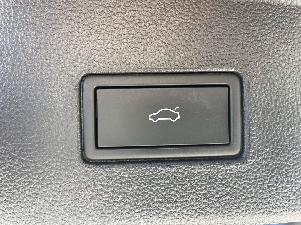 Certified 2023 Volkswagen Atlas SE FWD image 15