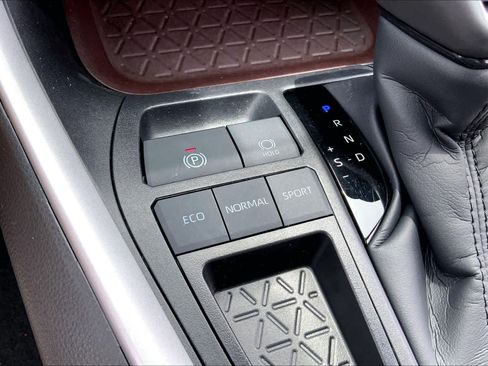 Used 2025 Toyota RAV4 Limited FWD image 34