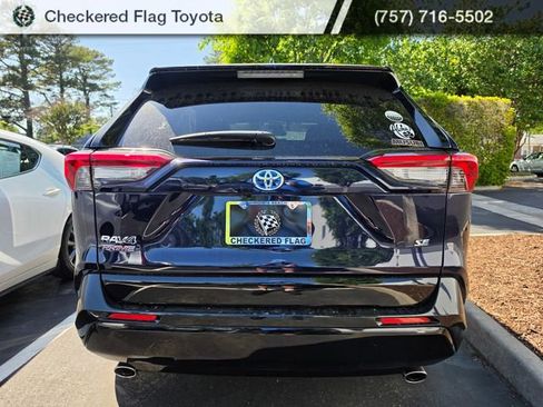 Used 2022 Toyota RAV4 SE w/ Weather & Moonroof Package image 5