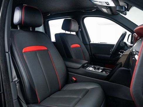 Used 2020 Rolls-Royce Cullinan Black Badge image 27