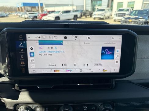 Used 2025 Jeep Wrangler Unlimited Sahara w/ Safety Group image 17