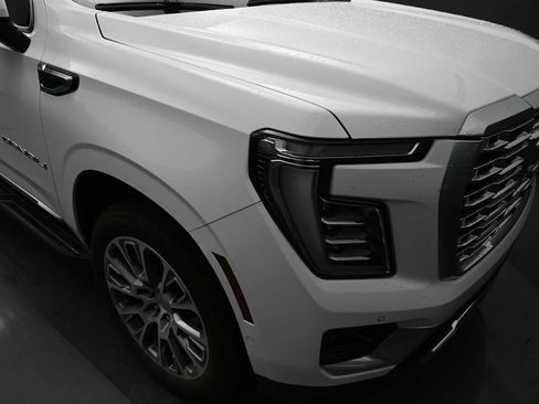 Used 2025 GMC Yukon XL Denali AWD/4WD image 19