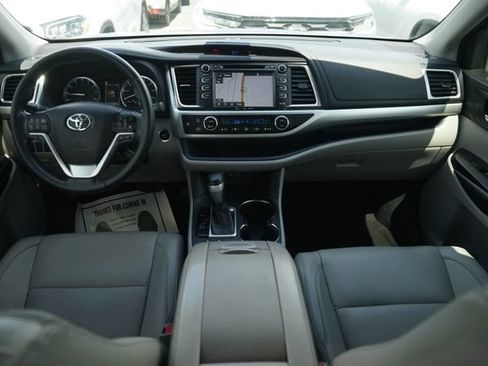Used 2017 Toyota Highlander XLE FWD image 21
