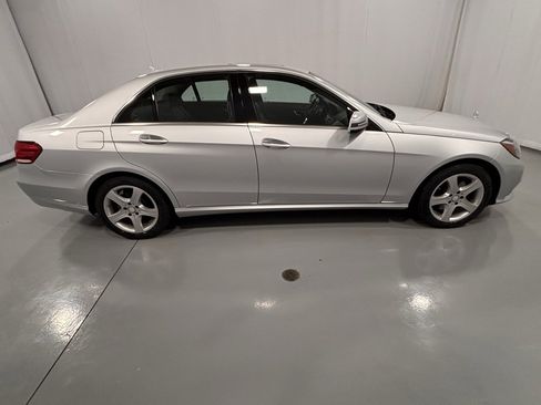 Used 2014 Mercedes-Benz E 250 BlueTEC 4MATIC Sedan image 5