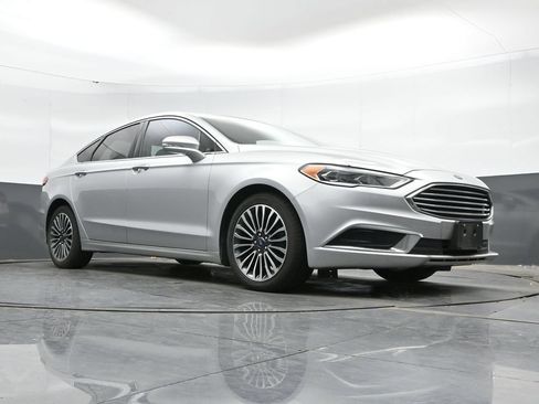 Used 2018 Ford Fusion SE w/ Fusion SE Technology Package FWD image 32