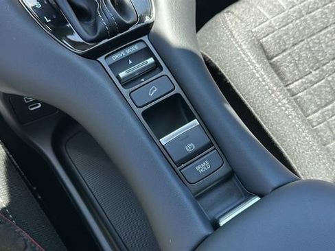 Used 2026 Honda HR-V LX image 19