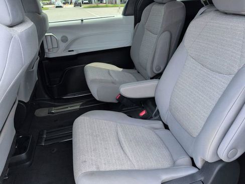 Certified 2025 Toyota Sienna LE FWD image 14