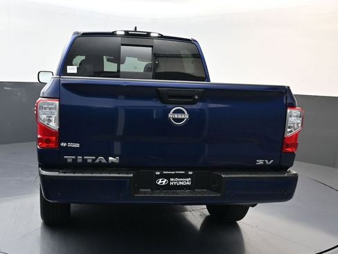 Used 2023 Nissan Titan SV RWD image 4