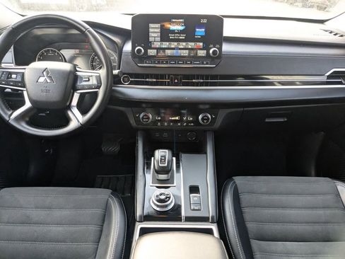 Used 2024 Mitsubishi Outlander SE image 15