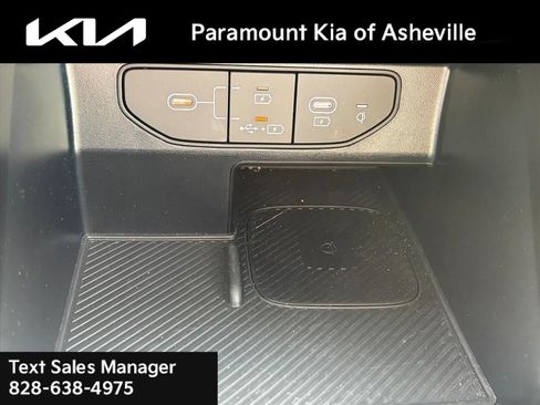 Certified 2025 Kia Sorento EX w/ Panoramic Sunroof Package AWD/4WD image 17