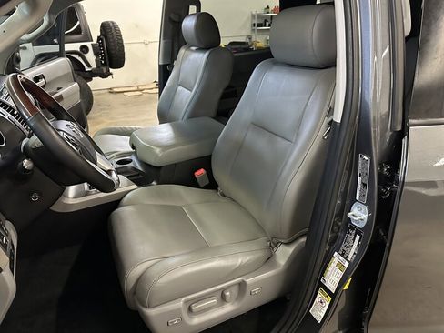 Used 2014 Toyota Sequoia Platinum image 34