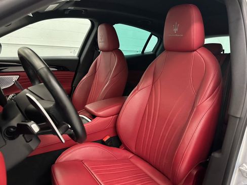 Used 2023 Maserati Grecale Modena AWD/4WD image 12