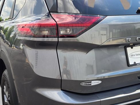Used 2025 Nissan Rogue S FWD image 9