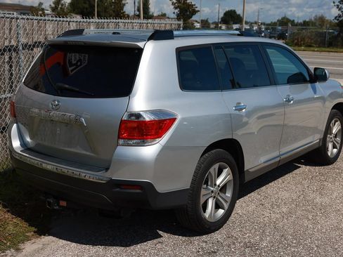 Used 2013 Toyota Highlander Limited AWD/4WD image 6