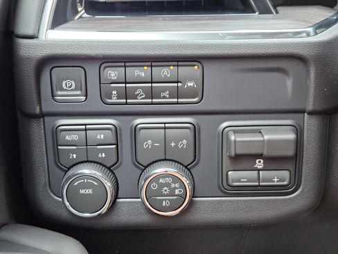 New 2026 Chevrolet Suburban Z71 w/ Comfort Package AWD/4WD image 21