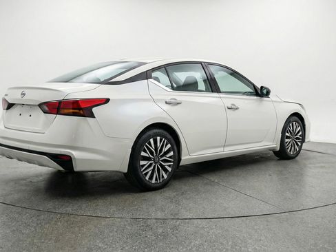 Used 2025 Nissan Altima 2.5 SV image 6