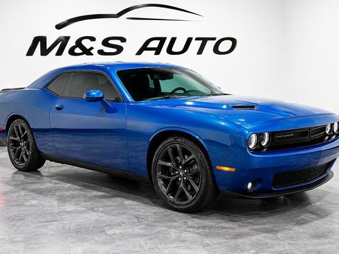 Used 2020 Dodge Challenger SXT w/ Driver Convenience Group RWD image 11
