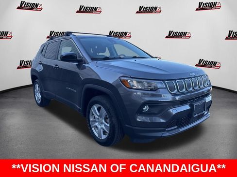 Used 2022 Jeep Compass Latitude w/ Convenience Group AWD/4WD image 3