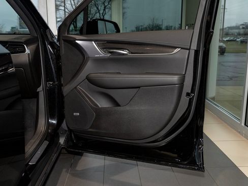 Used 2023 Cadillac XT6 Sport w/ LPO, ONYX Package image 20