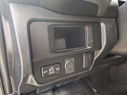Used 2017 Toyota Tacoma SR5 w/ Tow Package AWD/4WD image 14