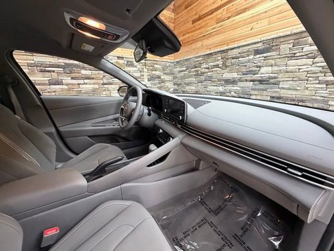 Certified 2023 Hyundai Elantra SEL image 13