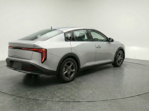 Used 2025 Kia K4 LXS image 9