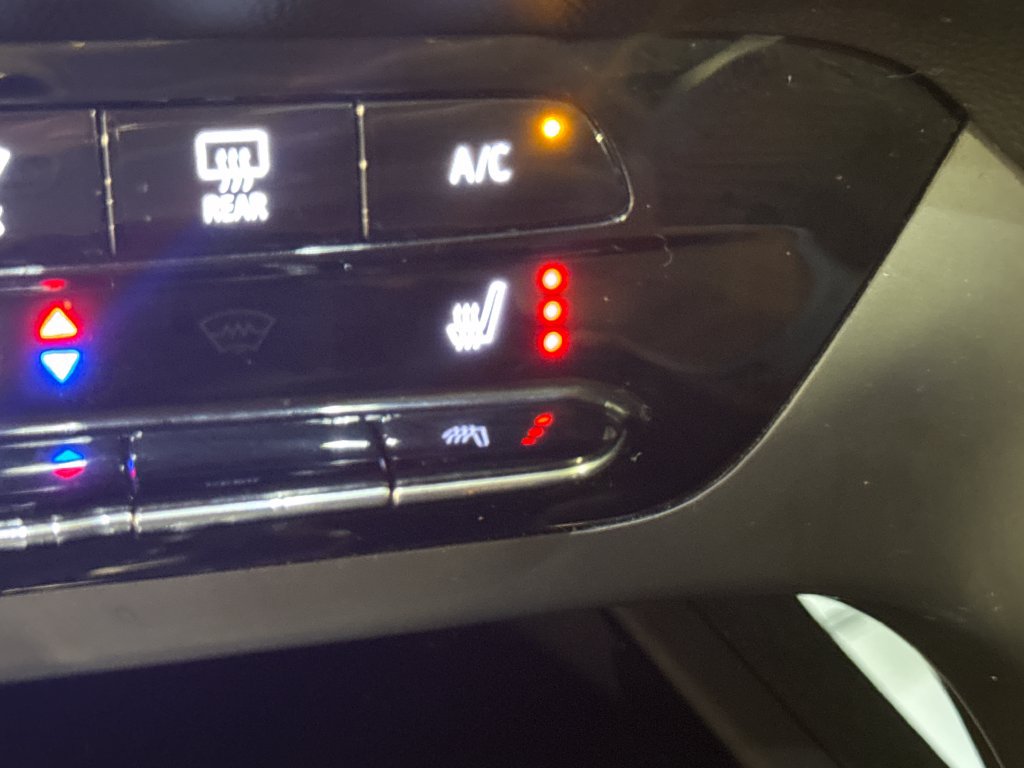 Used 2023 Buick Envision Essence w/ Sport Touring Package FWD image 19