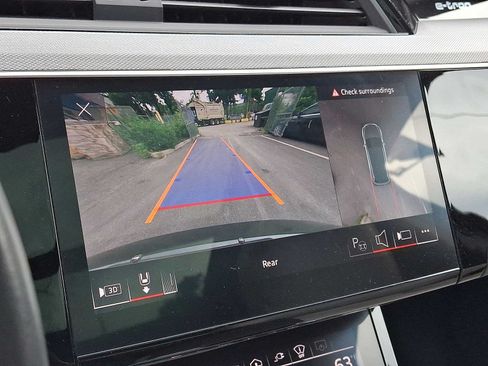 Certified 2024 Audi Q8 e-tron Prestige AWD/4WD image 19