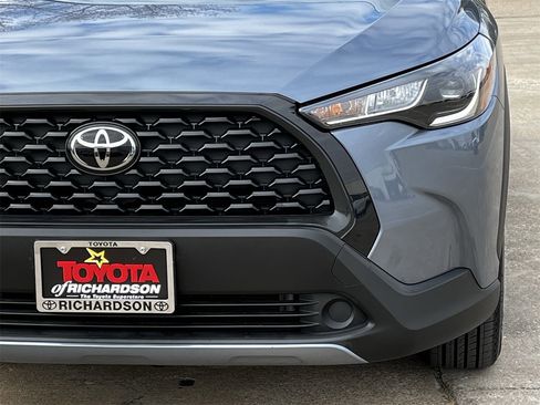Used 2023 Toyota Corolla Cross LE image 8