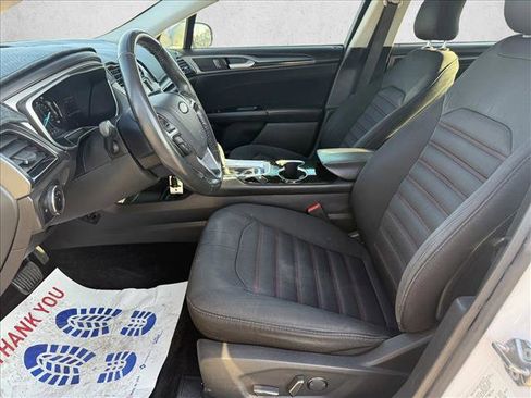 Used 2016 Ford Fusion SE image 10