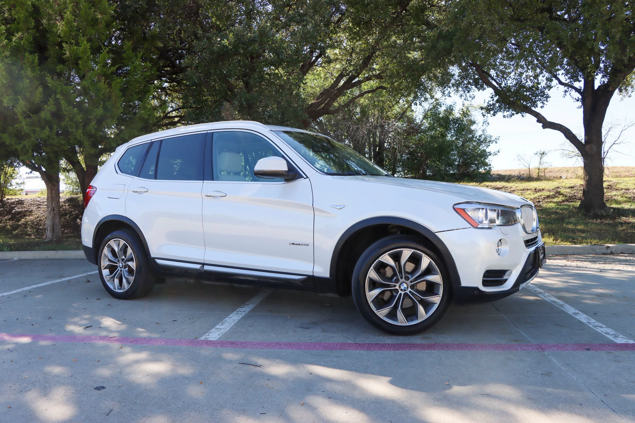 Used 2017 BMW X3 xDrive28i AWD/4WD image 1