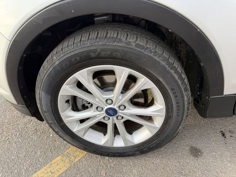 Used 2017 Ford Escape SE w/ SE Cold Weather Package image 27