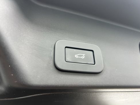 Certified 2024 Land Rover Range Rover Evoque Dynamic SE AWD/4WD image 38