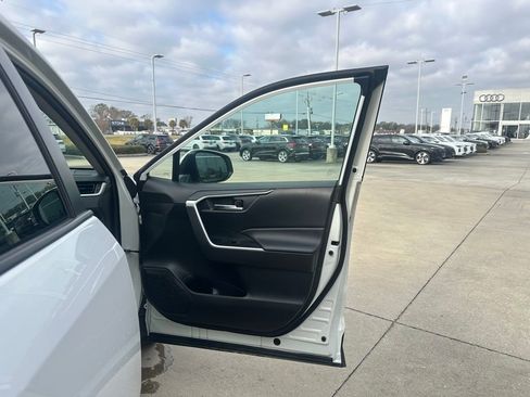 Used 2022 Toyota RAV4 XLE image 52