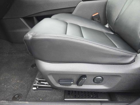 Used 2024 Nissan Rogue SL w/ SL Premium Package image 23