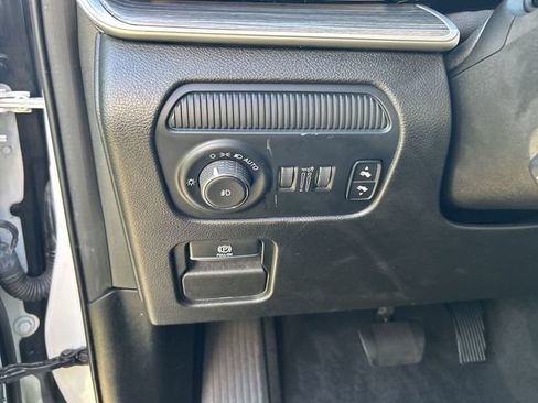 Used 2023 Jeep Wagoneer Series III w/ Premium Group I AWD/4WD image 17