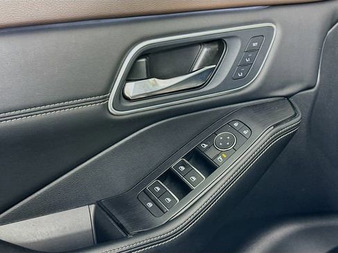 Certified 2022 Nissan Rogue Platinum w/ Head-Up Display Package image 19