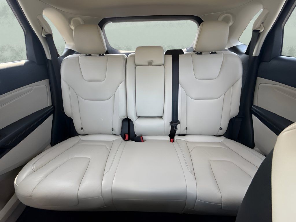 Used 2019 Ford Edge Titanium FWD image 10