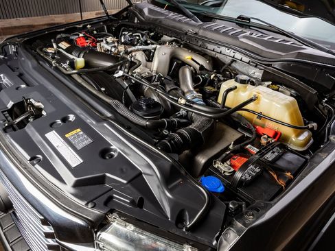 Used 2022 Ford F450 Platinum w/ FX4 Off-Road Package image 38