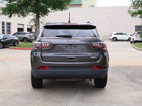 Used 2019 Jeep Compass Latitude FWD image 5