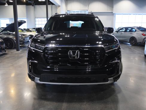 Used 2025 Honda Pilot Elite image 2
