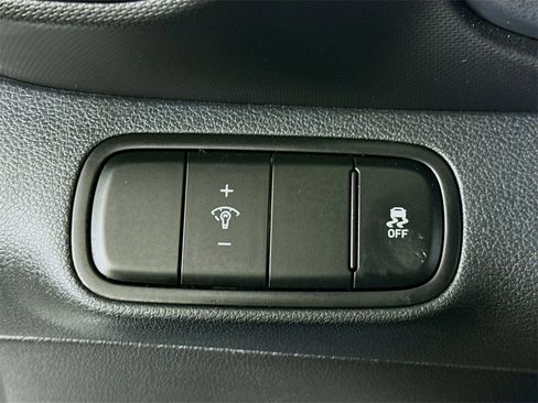 Certified 2024 Hyundai Venue SEL image 19