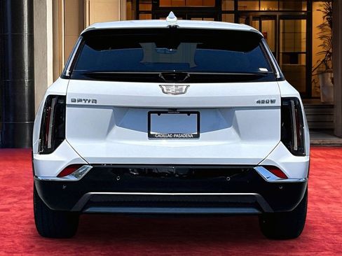 New 2026 Cadillac Optiq Luxury 1 RWD image 5