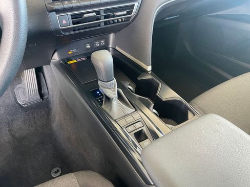 Used 2025 Toyota Camry LE image 40