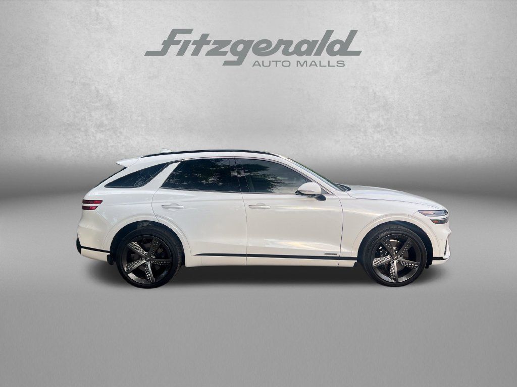 Used 2025 Genesis GV70 3.5T Sport w/ Sport Advanced Package AWD/4WD image 7