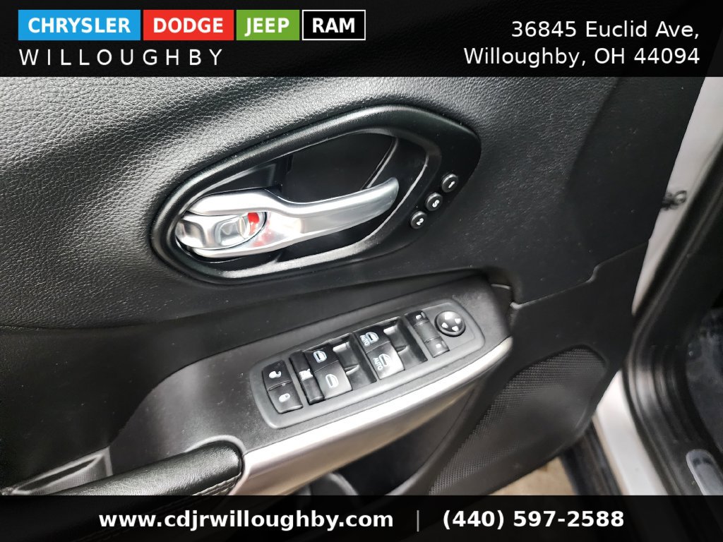 Used 2020 Jeep Cherokee Limited w/ Advanced Safety Group AWD/4WD image 12