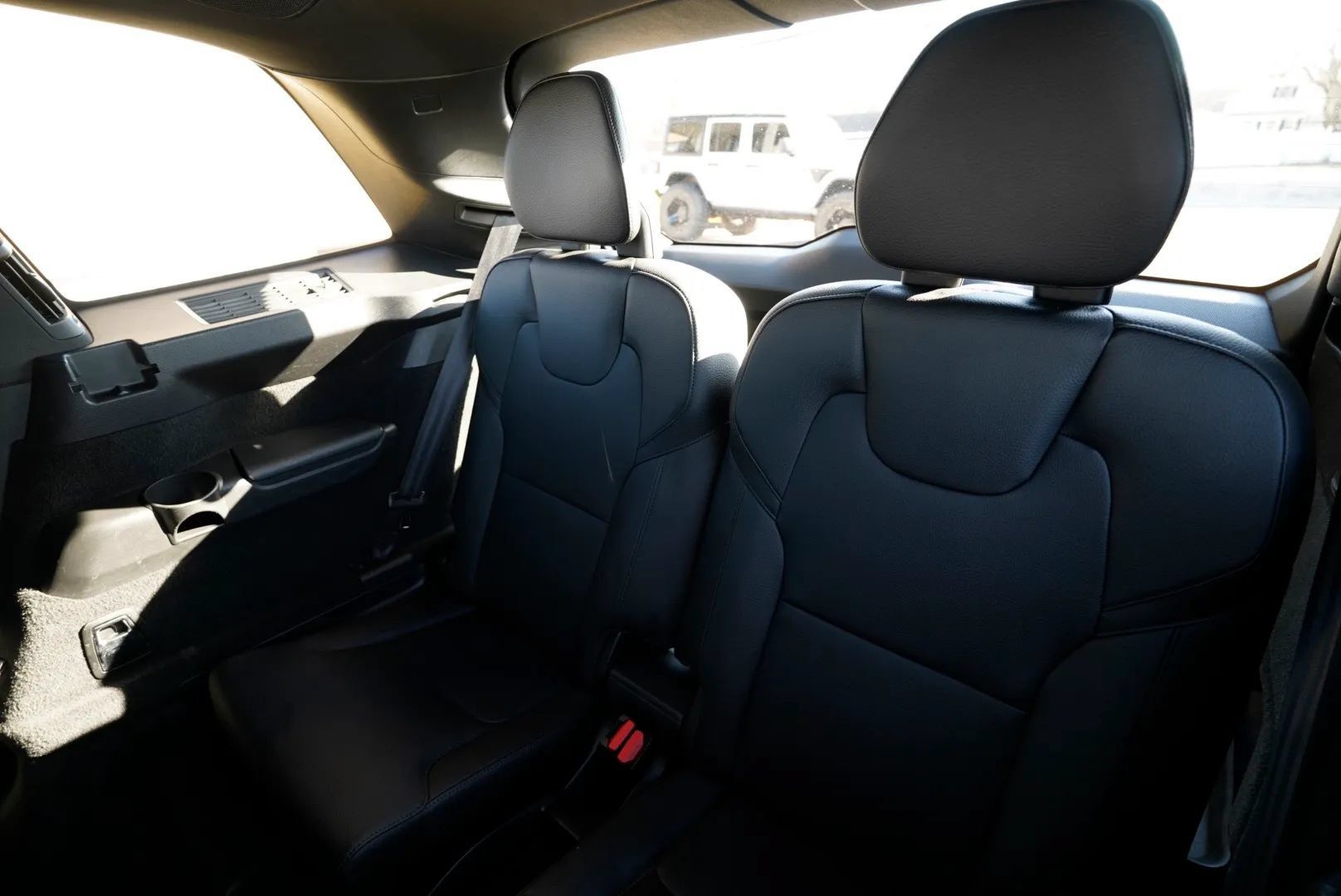 Used 2016 Volvo XC90 T6 Momentum w/ Momentum Plus Package AWD/4WD image 27