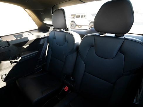 Used 2016 Volvo XC90 T6 Momentum w/ Momentum Plus Package AWD/4WD image 27