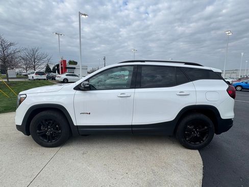 Used 2022 GMC Terrain AT4 w/ Infotainment Package II image 4